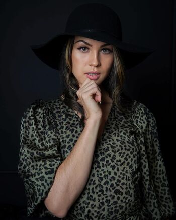 Angela Rhodes
