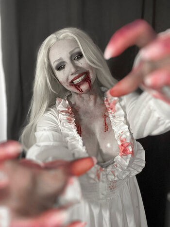 Ezy Summers Cosplay