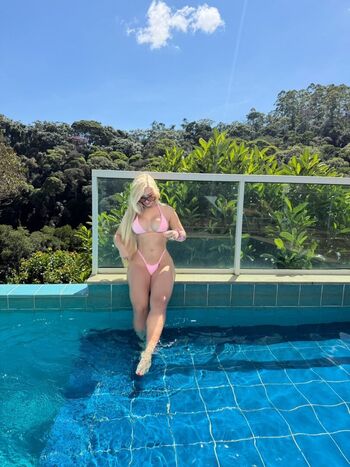 Isadora Vale Dezoitou