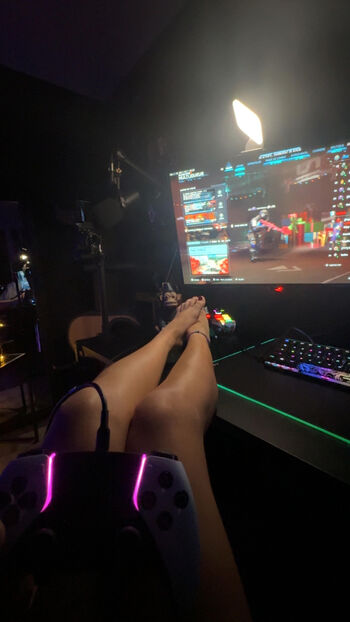 Julia Bayonetta Pieds