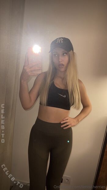 Full leaked Lenischerries private onlyfans photo