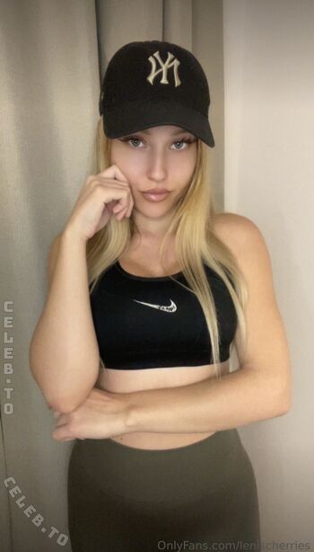 Full leaked Lenischerries private onlyfans photo