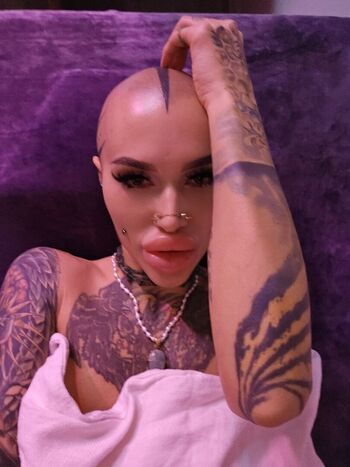 mia_mannaz