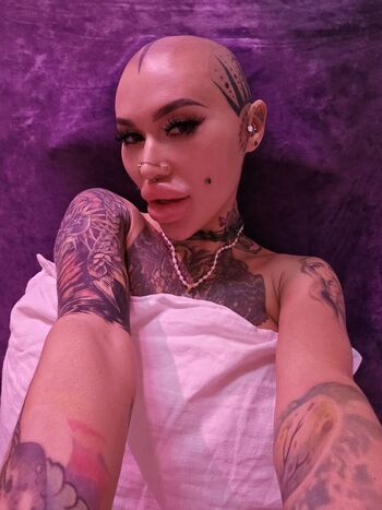 mia_mannaz
