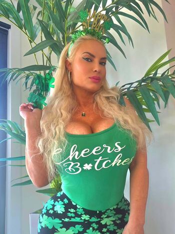 Nicole 