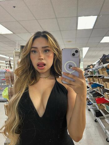 nicolledezaa