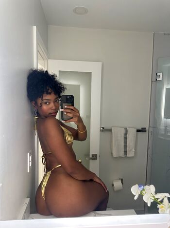theniknikcourtney