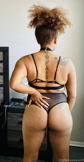 tittiesnlipstck
